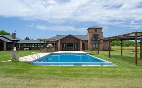 Casa de campo en club privado Benquerencia